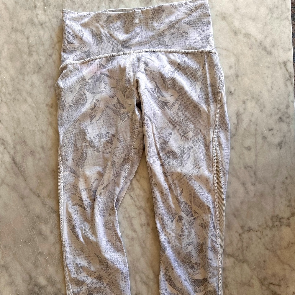 Lululemon Capri Workout Pants; Size 6